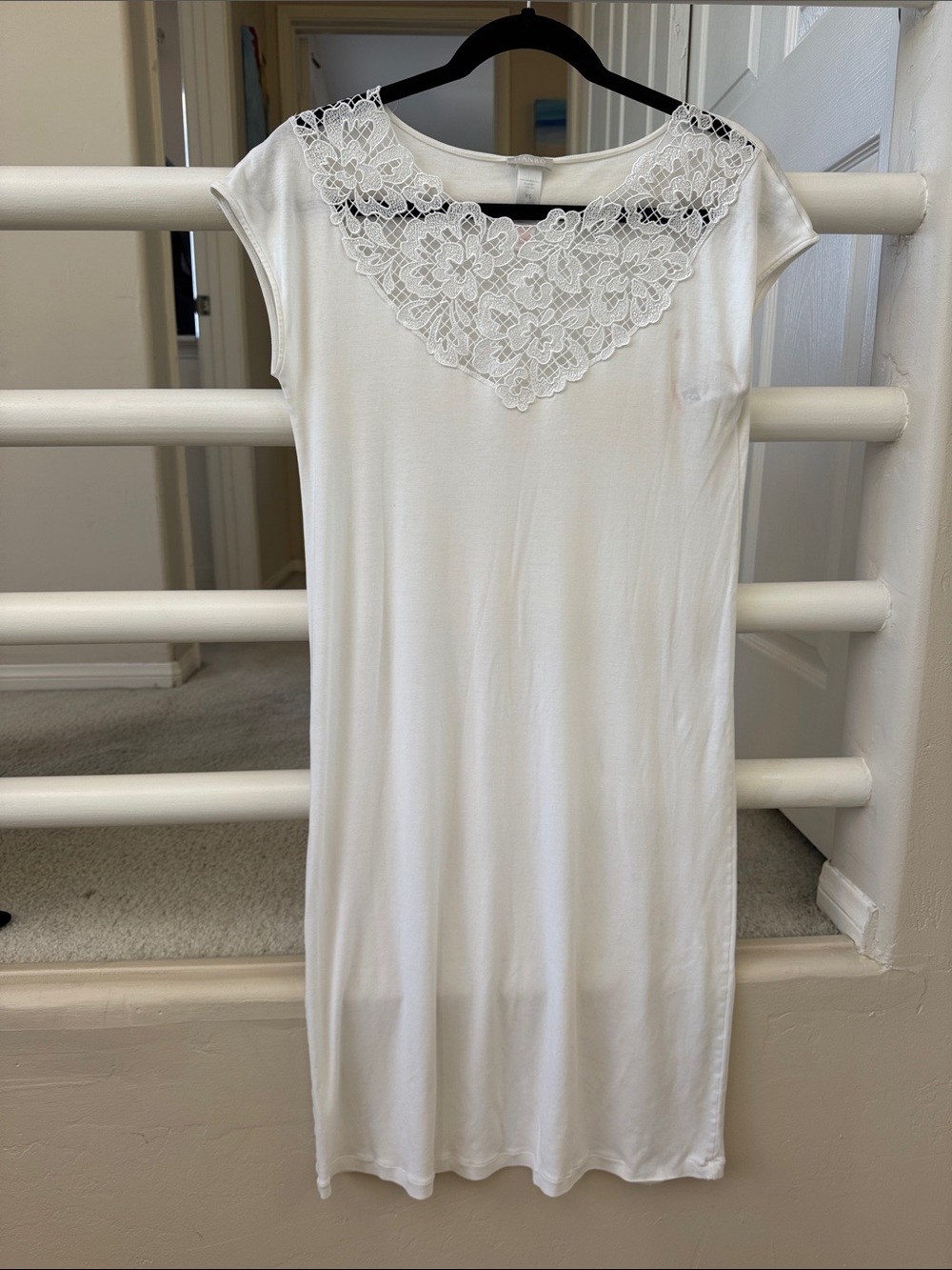 Hanro Cream Lace-Trim Cap Sleeve Nightdress with tiny callout